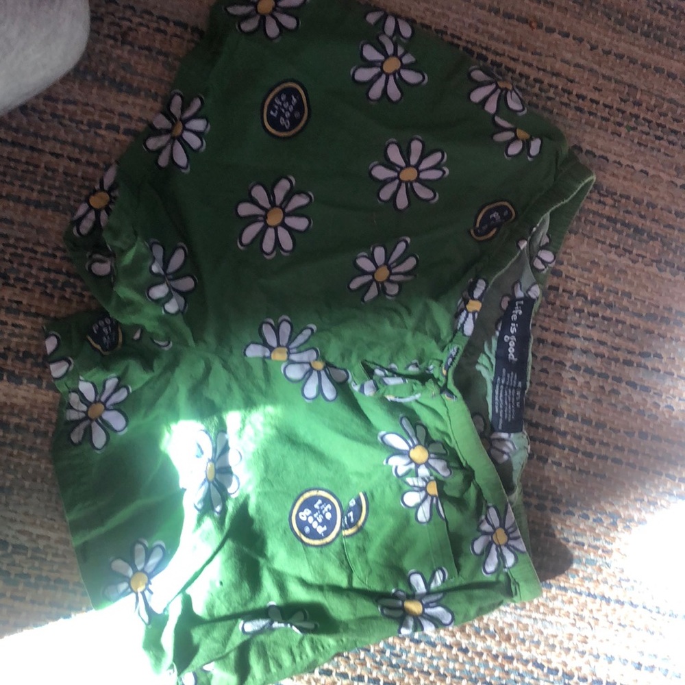 life is good shorts!